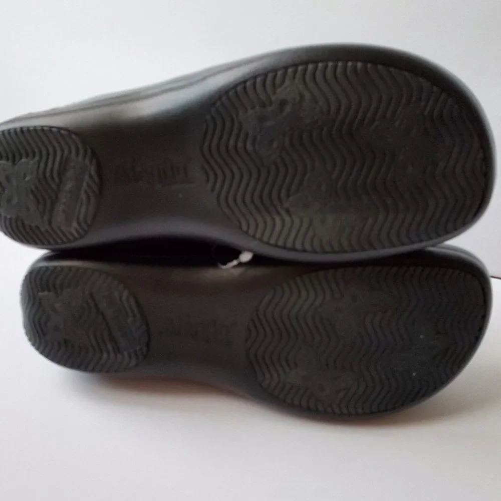 New Alegria Dylan Molasses Tooled Boots